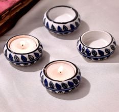 Modern Adorning Tea Light Holder Made of Ceramic in Set of 4